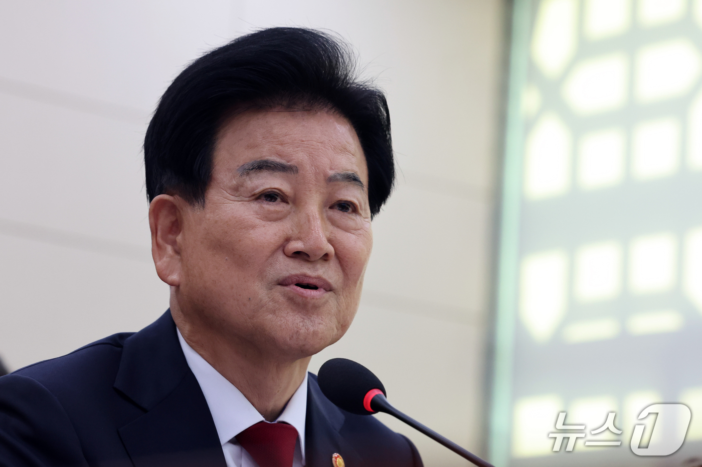 (서울=뉴스1) 황기선 기자 = 정동영 통일부 장관이 27일 서울 여의도 외교통일위원회에서 열린 외교부 등에 대한 국정감사 종합감사에서 의원 질의에 답하고 있다.  2026.10. …