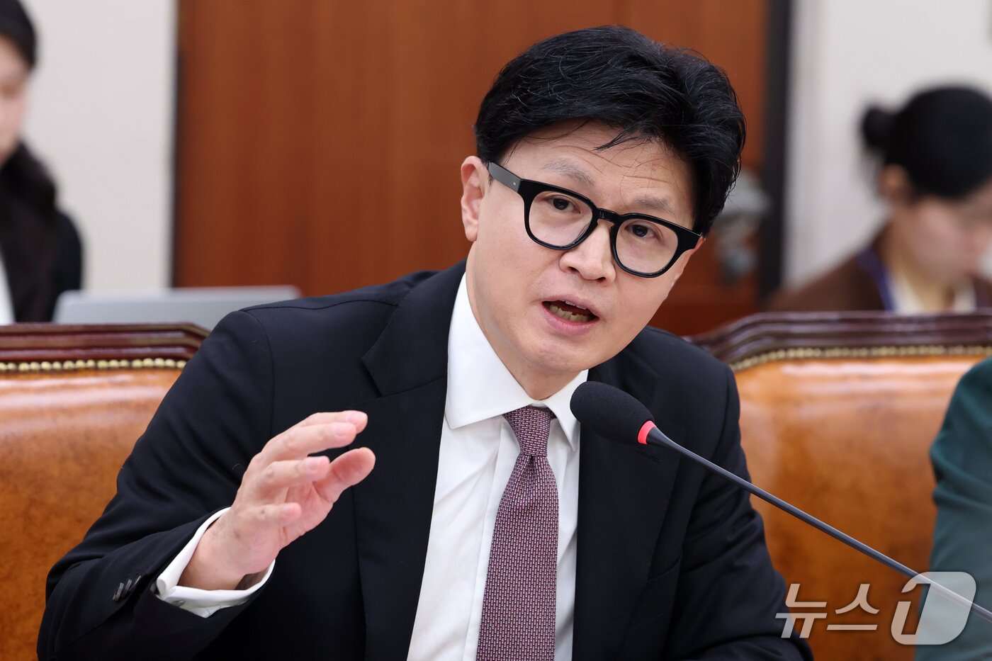 본문 이미지 - 한동훈 무소속 의원이 27일 서울 여의도 외교통일위원회에서 열린 외교부 등에 대한 국정감사 종합감사에서 발언을 하고 있다. 2026.10.27 ⓒ 뉴스1 황기선 기자