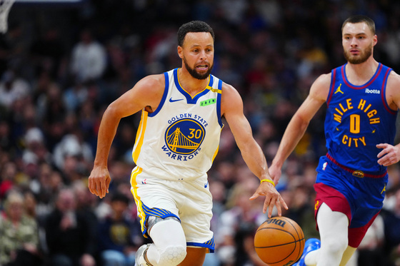 '커리 24점' NBA 골든스테이트, 개막 3연패 끊고 첫 승리