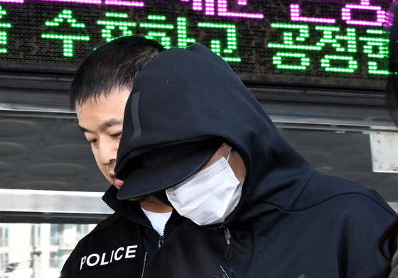 '대전 교제 살인' 40대 구속심사…공항 왜 갔나 질문에 묵묵부답