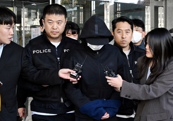 법원 향하는 전연인 스토킹 살해 피의자