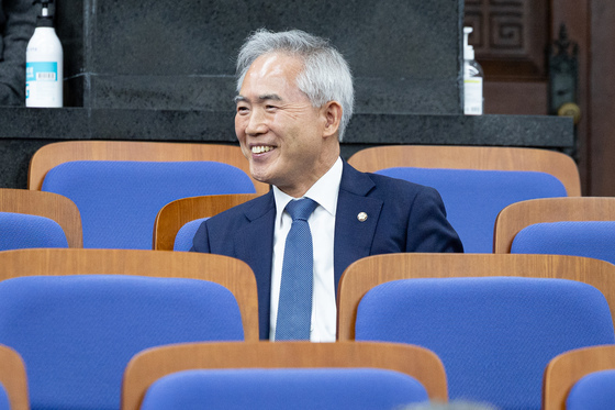 양부남 "법무장관 유력? 靑 연락받은 적 없다"