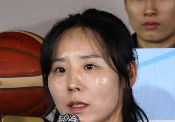 시즌 각오 밝히는 최윤아 감독