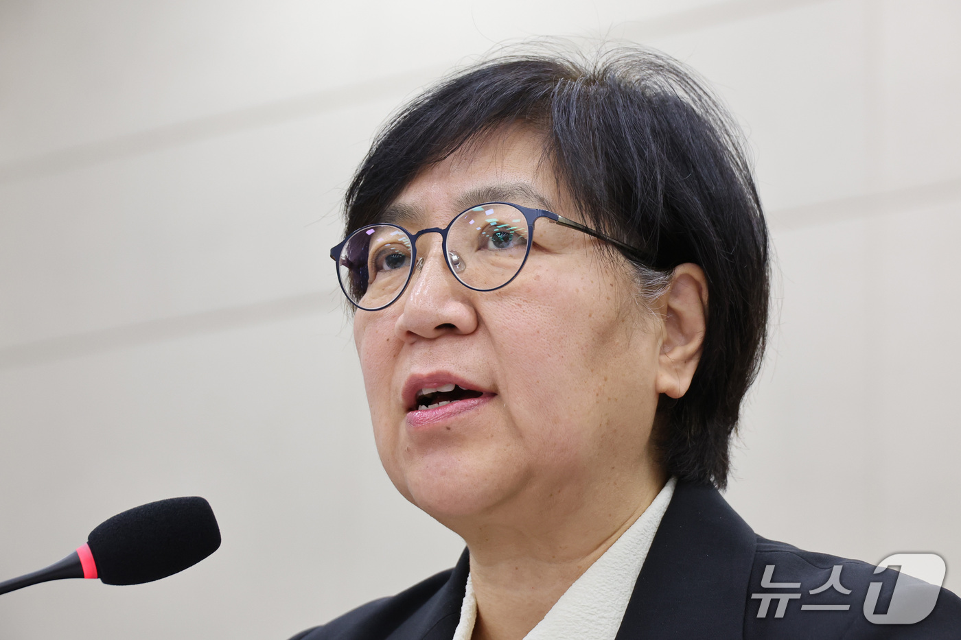 (서울=뉴스1) 신웅수 기자 = 정은경 보건복지부 장관이 27일 서울 여의도 국회에서 열린 보건복지위원회의 보건복지부 등에 대한 종합감사에서 의원 질의에 답변하고 있다. 2026. …