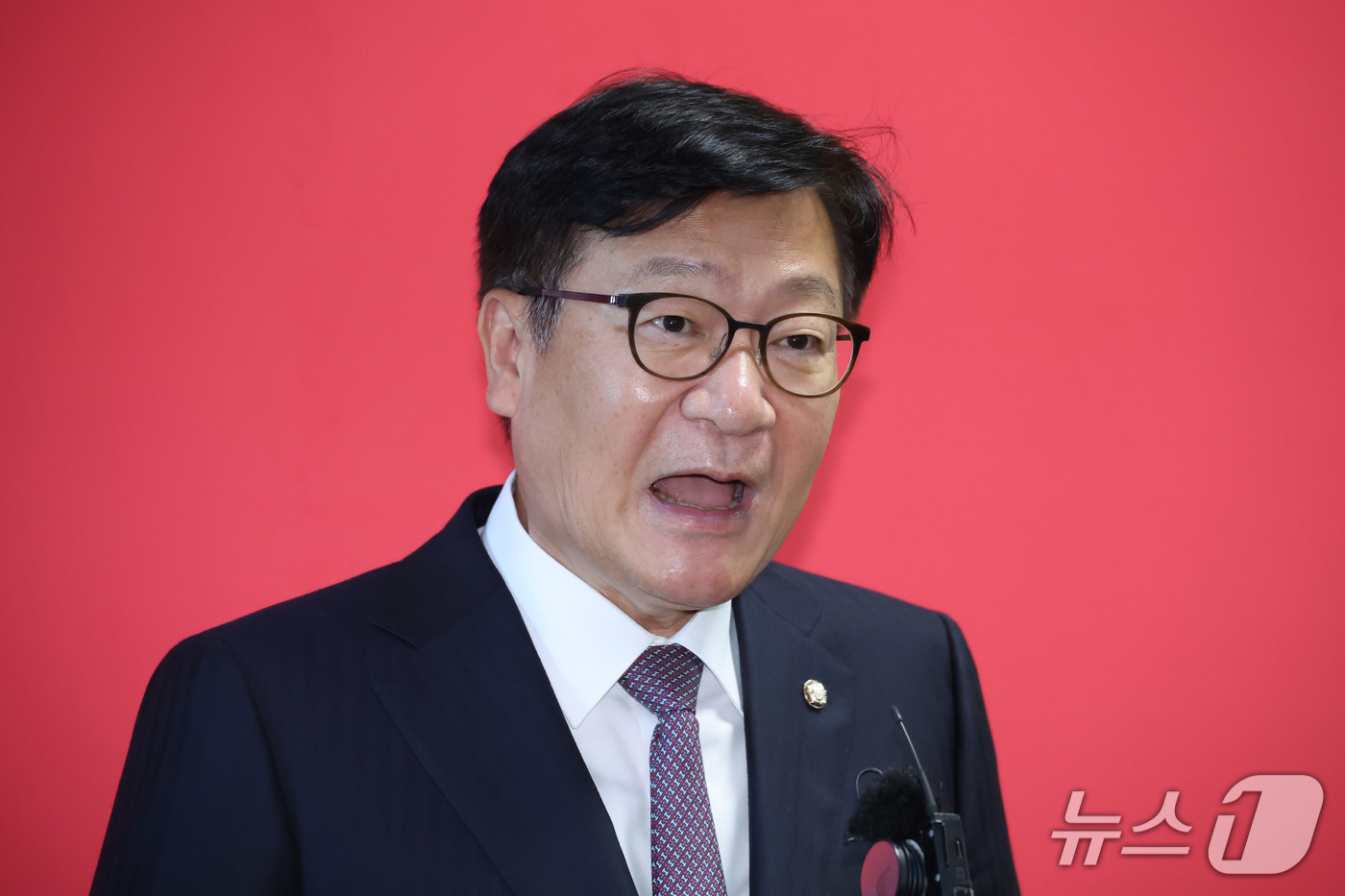 (서울=뉴스1) 신웅수 기자 = 정점식 국민의힘 원내대표가 27일 서울 여의도 국회에서 현안 관련 브리핑을 하고 있다. 2026.10.27/뉴스1