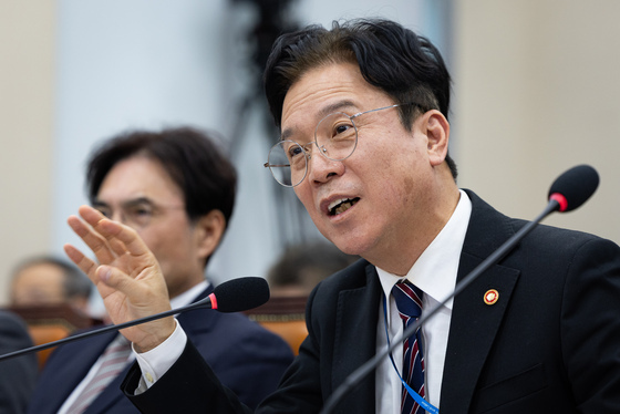 메가특구 노동특례에 여야 압박…김영훈 "사회적 대화로 해법"(종합)