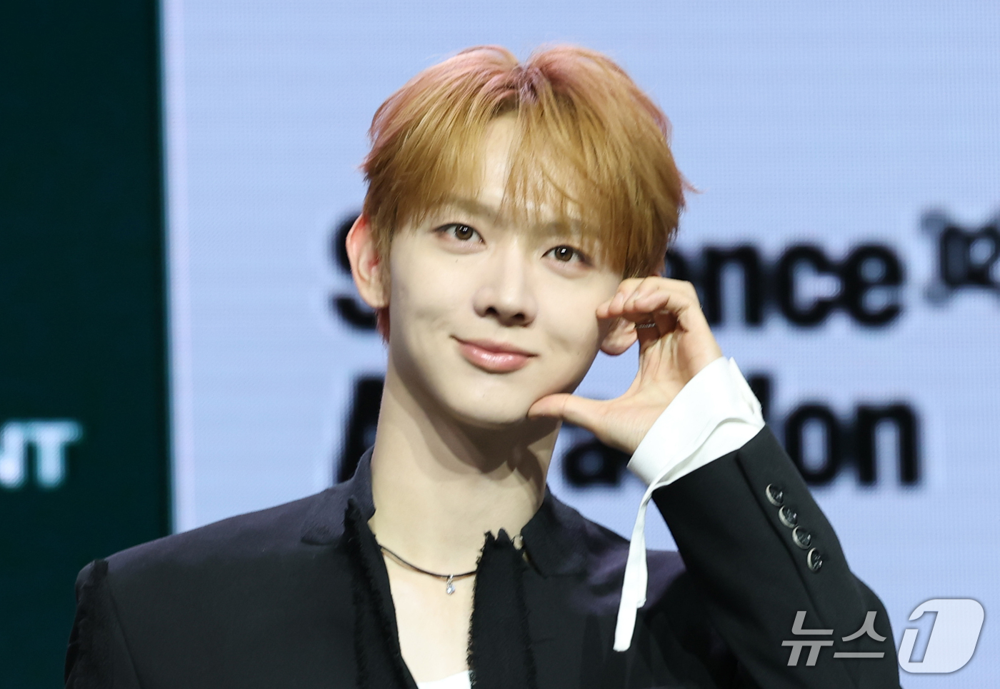 (서울=뉴스1) 권현진 기자 = 그룹 앤더블(AND2BLE)의 유승언이 27일 서울 용산구 블루스퀘어에서 가진 미니 2집 '시퀀스 투: 어트랙션'(Sequence 02: Attra …