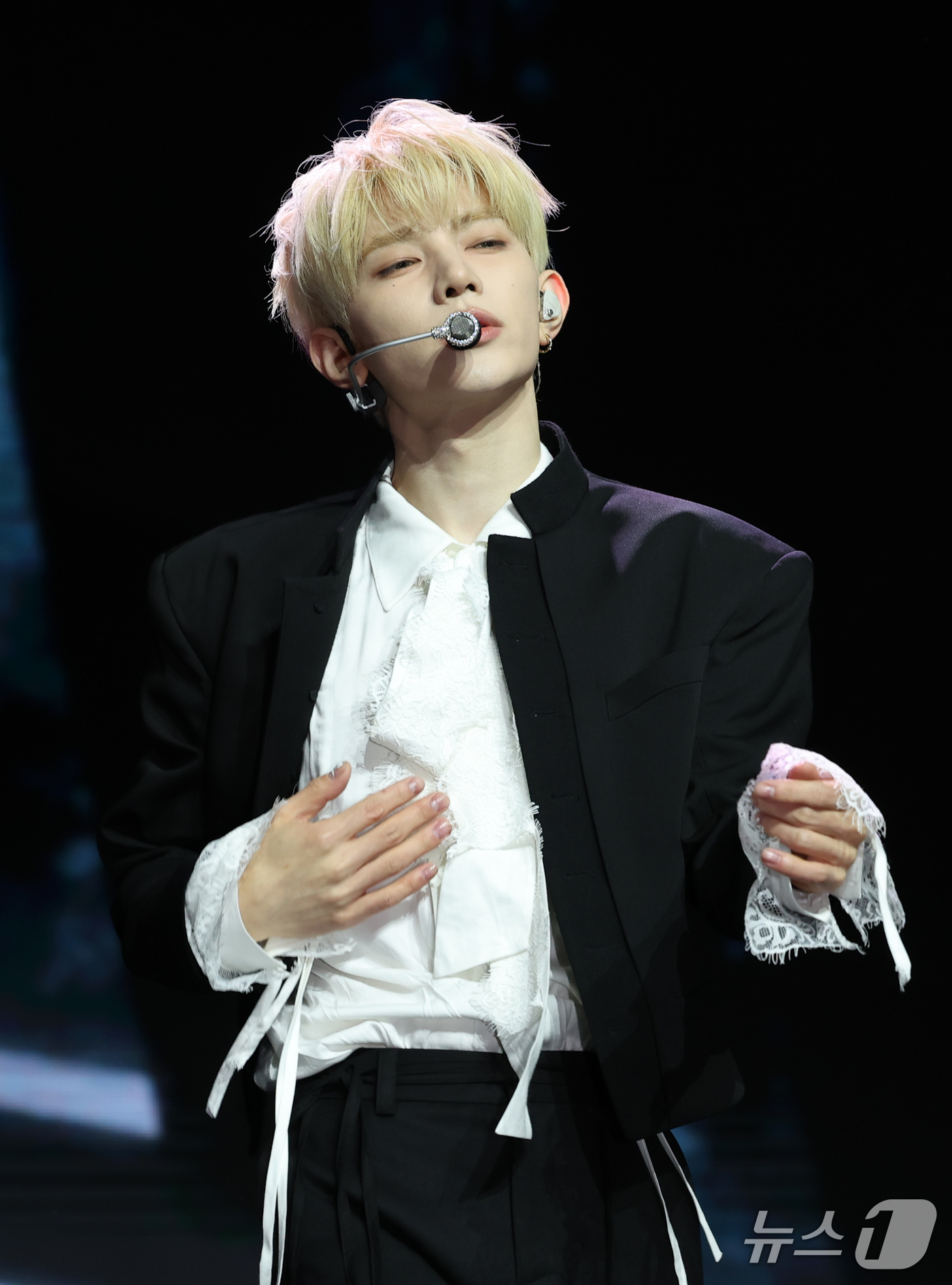(서울=뉴스1) 권현진 기자 = 그룹 앤더블(AND2BLE) 장하오가 27일 서울 용산구 블루스퀘어에서 가진 미니 2집 '시퀀스 투: 어트랙션'(Sequence 02: Attrac …
