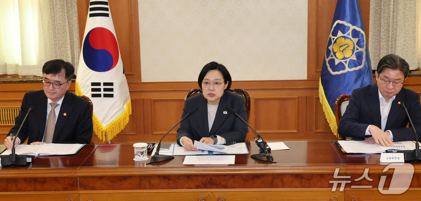 (서울=뉴스1) 이종덕 기자 = 한성숙 국무총리가 27일 서울 종로구 정부서울청사에서 열린 제4차 범부처 주택 신속공급 점검회의에서 모두발언 하고 있다. 2026.10.27/뉴스1 …