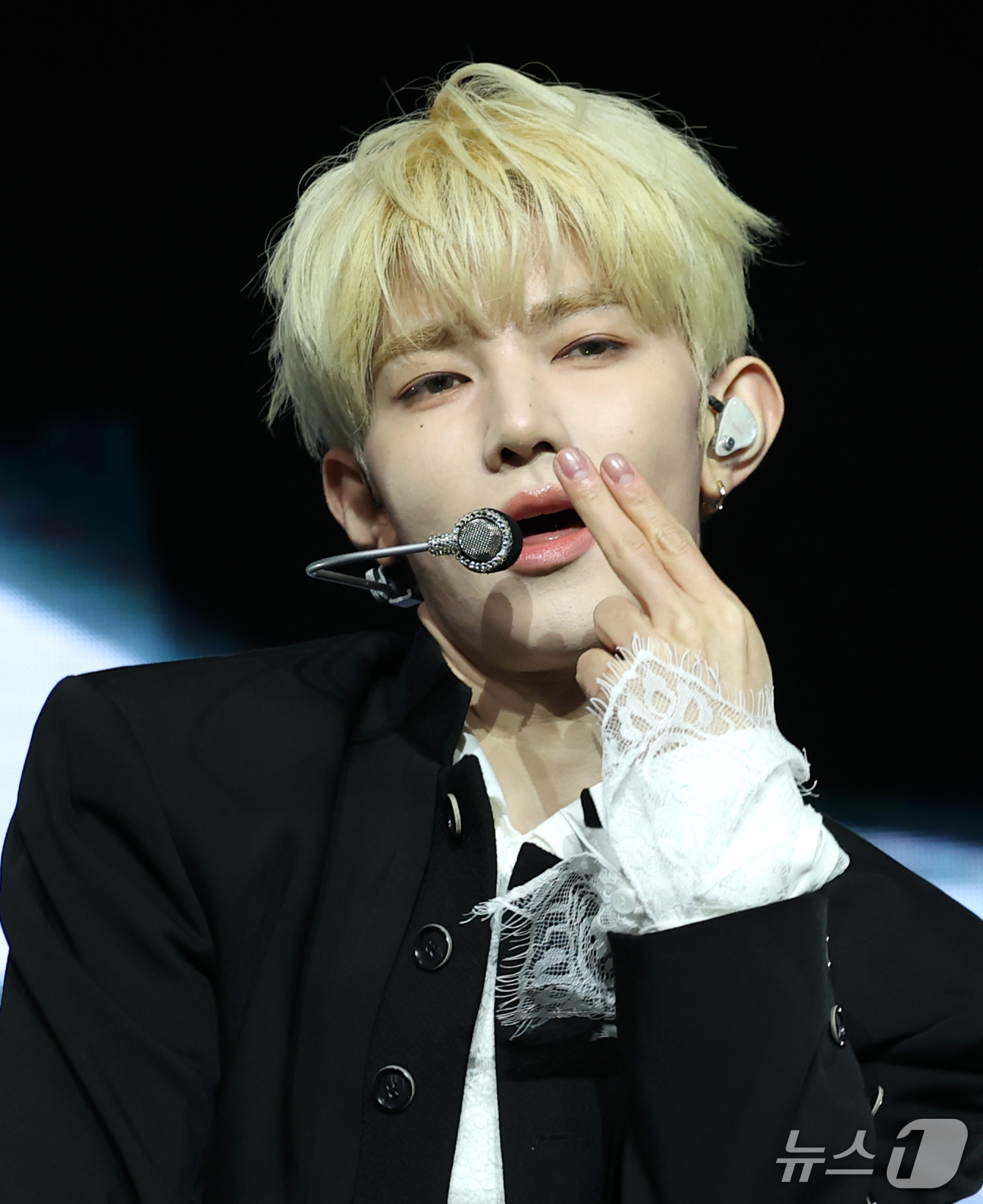 (서울=뉴스1) 권현진 기자 = 그룹 앤더블(AND2BLE) 장하오가 27일 서울 용산구 블루스퀘어에서 가진 미니 2집 '시퀀스 투: 어트랙션'(Sequence 02: Attrac …