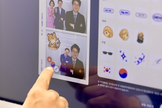사랑채에 설치된 '잼프네컷 포토부스'