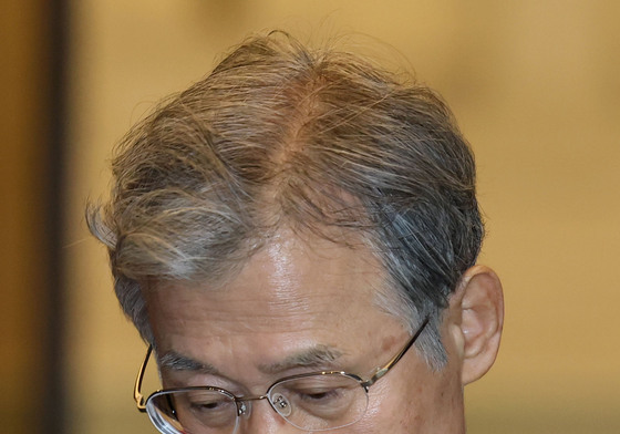 굳은 표정으로 퇴근하는 조희대 대법원장