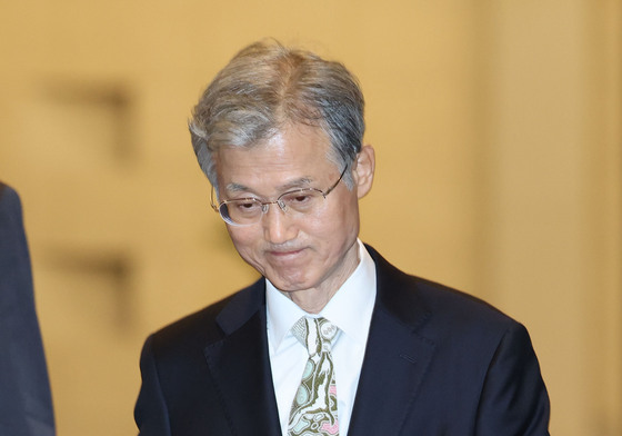 굳은 표정으로 퇴근하는 조희대 대법원장