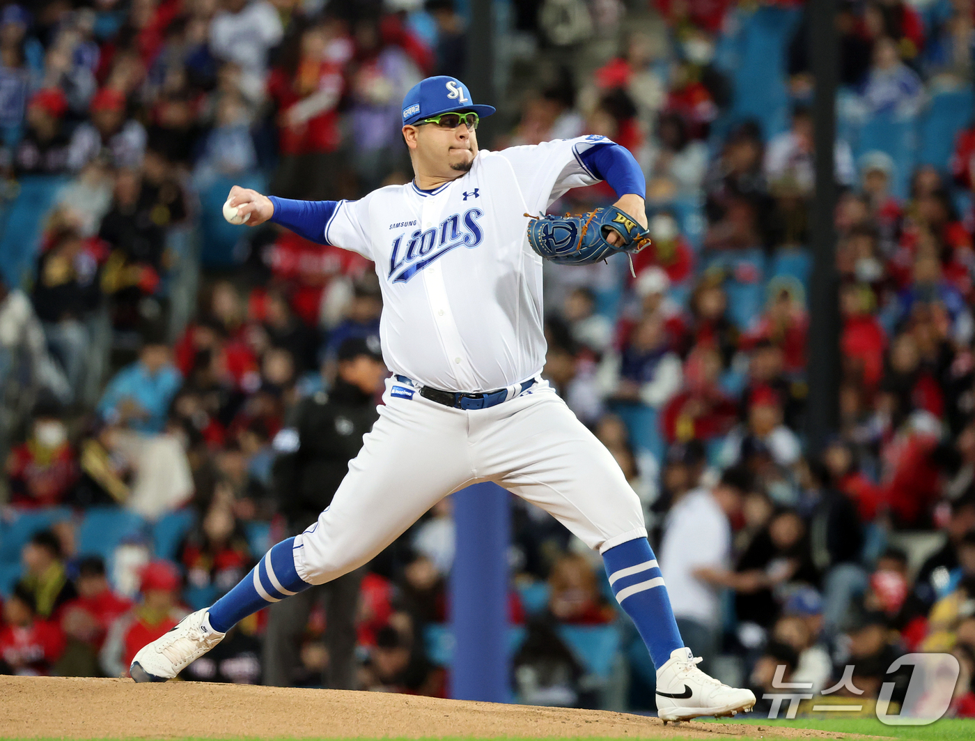 (대구=뉴스1) 김진환 기자 = 27일 오후 대구 삼성라이온즈파크에서 열린 프로야구 2026 신한 SOL KBO 포스트시즌 플레이오프 2차전 KIA 타이거즈와 삼성 라이온즈의 경기 …