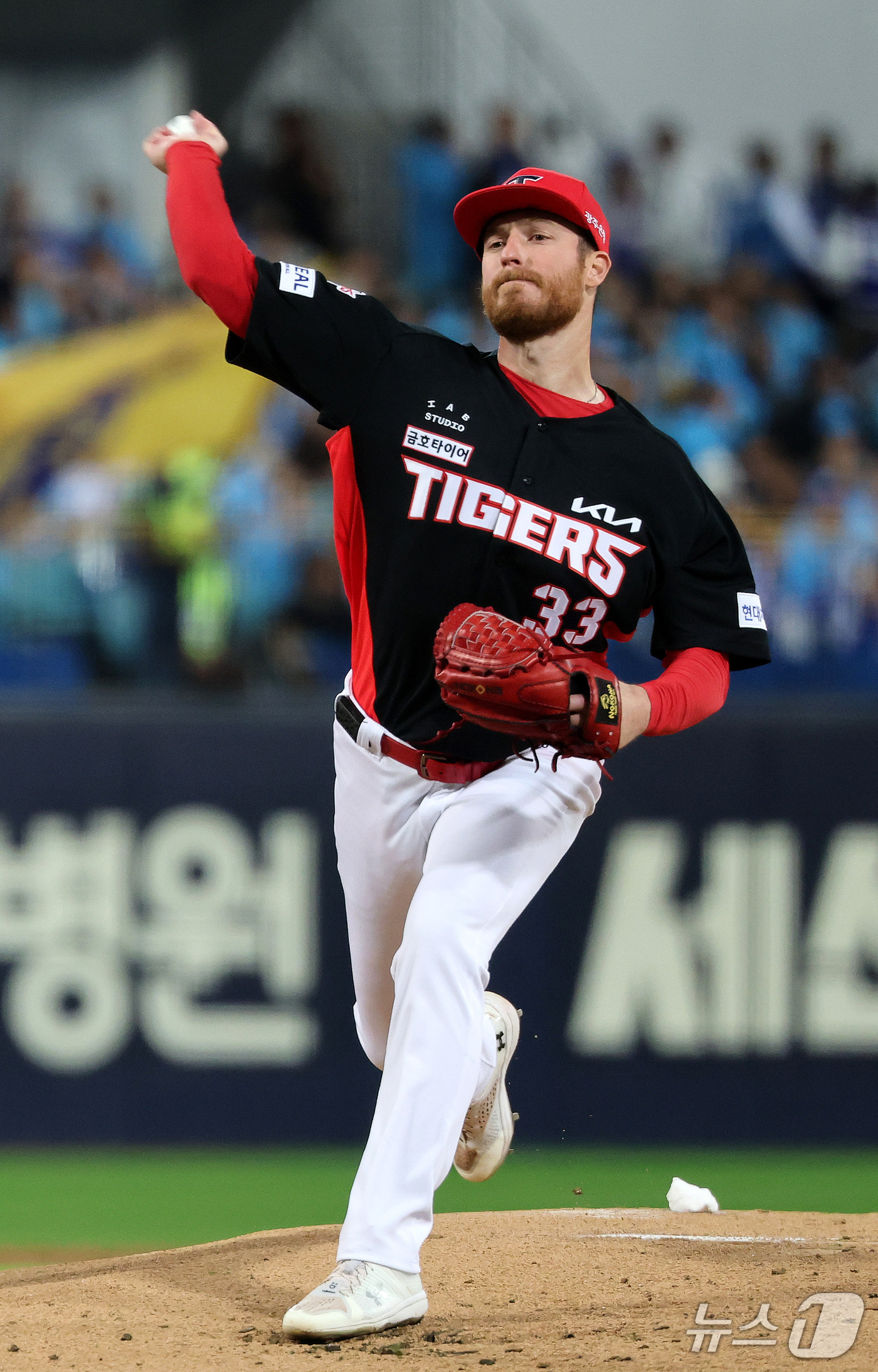 (대구=뉴스1) 박지혜 기자 = 27일 오후 대구 삼성라이온즈파크에서 열린 프로야구 2026 신한 SOL KBO 포스트시즌 플레이오프 2차전 KIA 타이거즈와 삼성 라이온즈의 경기 …