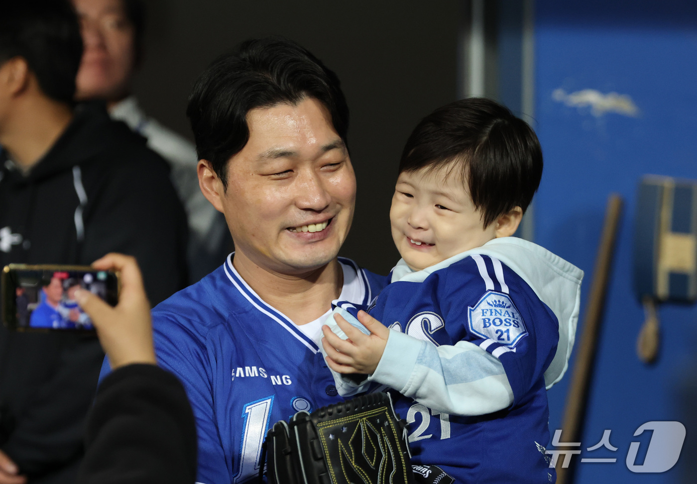 (대구=뉴스1) 박지혜 기자 = 삼성 라이온즈의 프랜차이즈 스타이자 영구결번 레전드인 오승환이 27일 오후 대구 삼성라이온즈파크에서 열린 프로야구 2026 신한 SOL KBO 포스 …