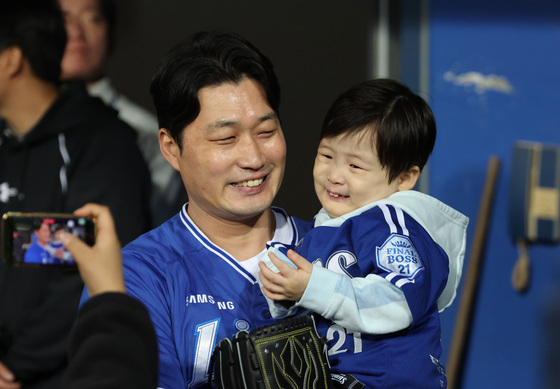 시구 앞둔 오승환 '아들과 함께'