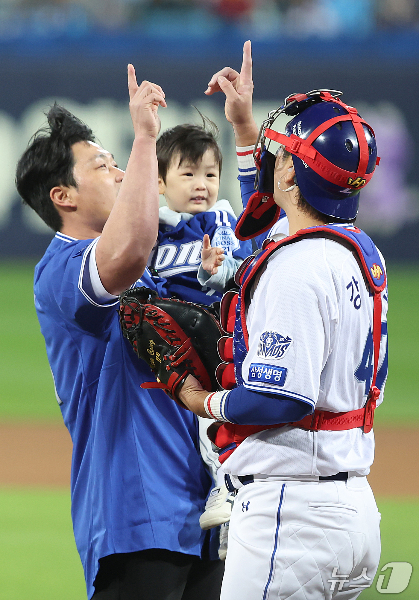 (대구=뉴스1) 공정식 기자 = 27일 오후 대구 삼성라이온즈파크에서 열린 프로야구 2026 신한 SOL KBO 포스트시즌 플레이오프 1차전 KIA 타이거즈와 삼성 라이온즈의 경기 …