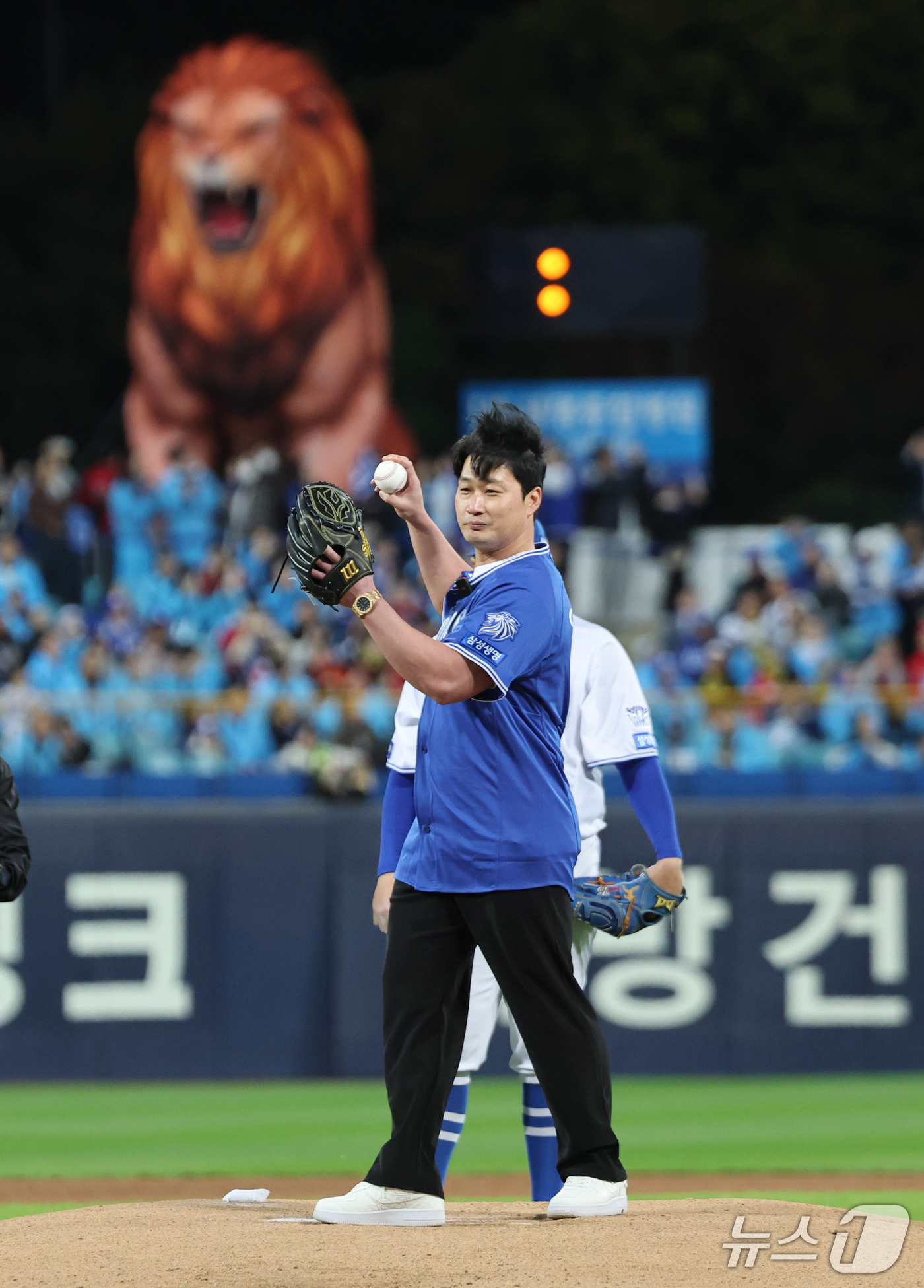 (대구=뉴스1) 박지혜 기자 = 삼성의 프랜차이즈 스타이자 영구 결번 레전드인 오승환이 27일 오후 대구 삼성라이온즈파크에서 열린 프로야구 2026 신한 SOL KBO 포스트시즌 …