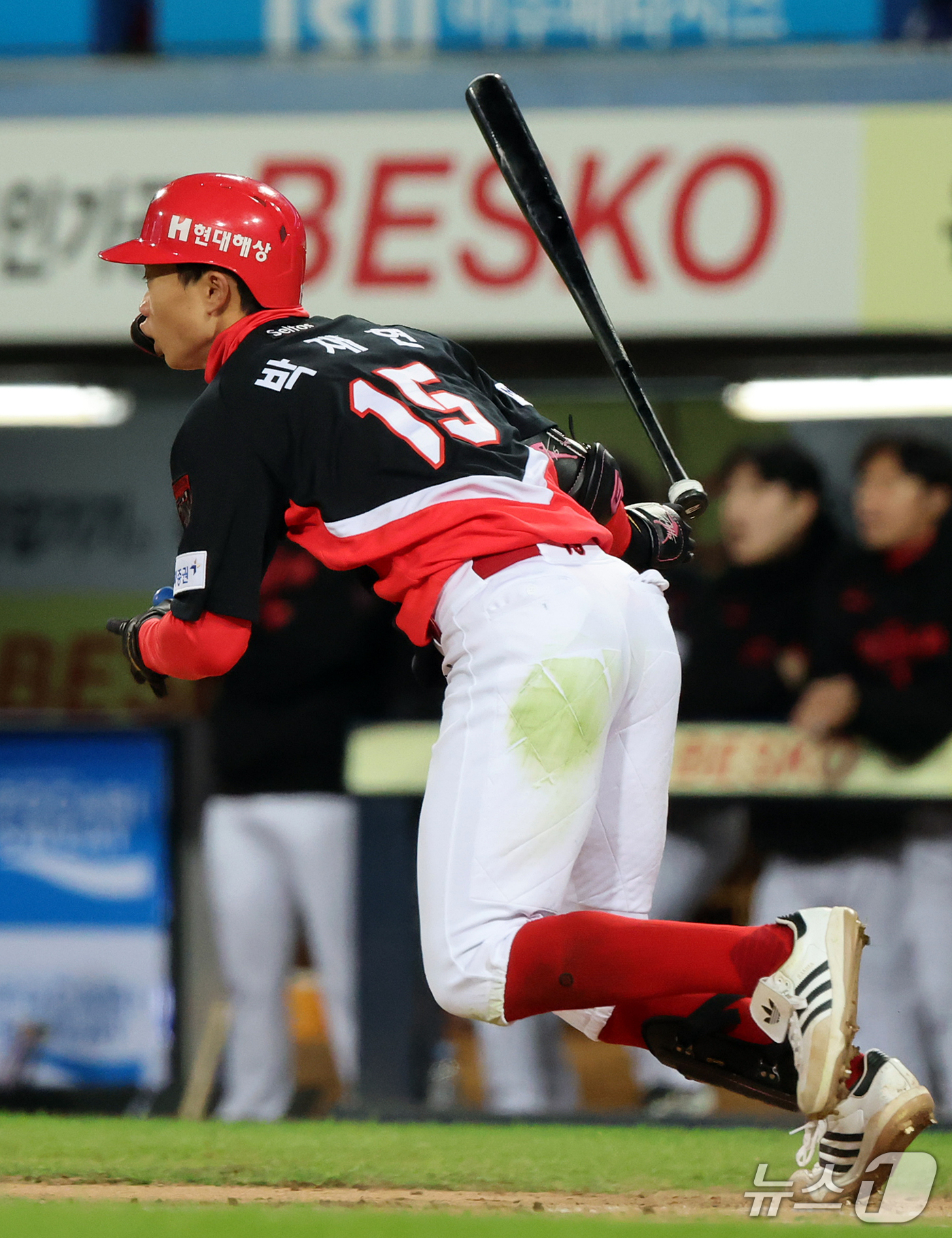 (대구=뉴스1) 김진환 기자 = 27일 오후 대구 삼성라이온즈파크에서 열린 프로야구 2026 신한 SOL KBO 포스트시즌 플레이오프 2차전 KIA 타이거즈와 삼성 라이온즈의 경기 …