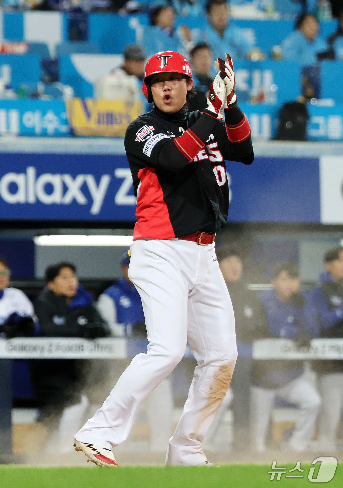 (대구=뉴스1) 박지혜 기자 = 27일 오후 대구 삼성라이온즈파크에서 열린 프로야구 2026 신한 SOL KBO 포스트시즌 플레이오프 2차전 KIA 타이거즈와 삼성 라이온즈의 경기 …