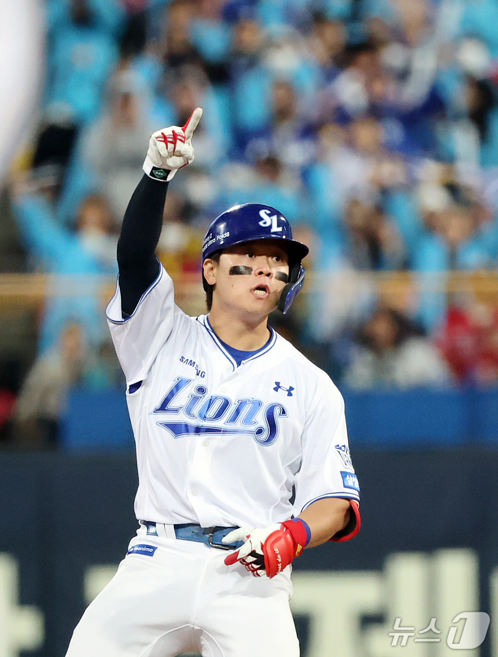 (대구=뉴스1) 김진환 기자 = 27일 오후 대구 삼성라이온즈파크에서 열린 프로야구 2026 신한 SOL KBO 포스트시즌 플레이오프 2차전 KIA 타이거즈와 삼성 라이온즈의 경기 …