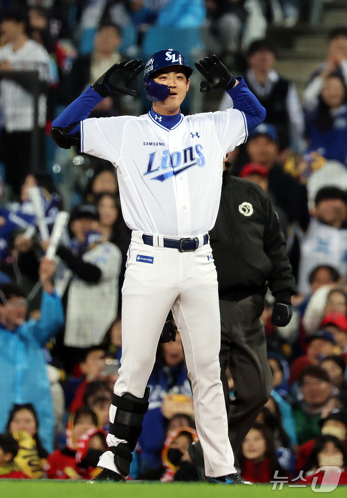 (대구=뉴스1) 김진환 기자 = 27일 오후 대구 삼성라이온즈파크에서 열린 프로야구 2026 신한 SOL KBO 포스트시즌 플레이오프 2차전 KIA 타이거즈와 삼성 라이온즈의 경기 …