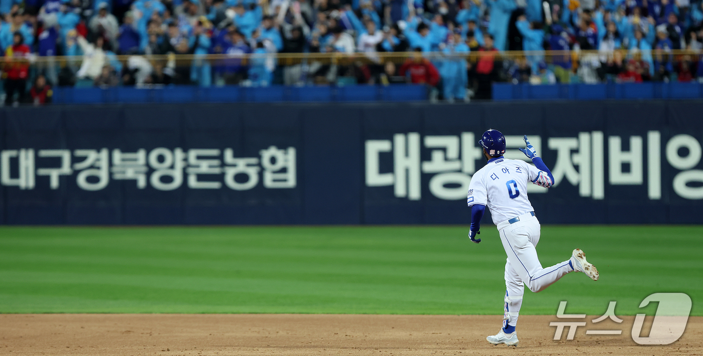 (대구=뉴스1) 공정식 기자 = 27일 오후 대구 삼성라이온즈파크에서 열린 프로야구 2026 신한 SOL KBO 포스트시즌 플레이오프 2차전 KIA 타이거즈와 삼성 라이온즈의 경기 …