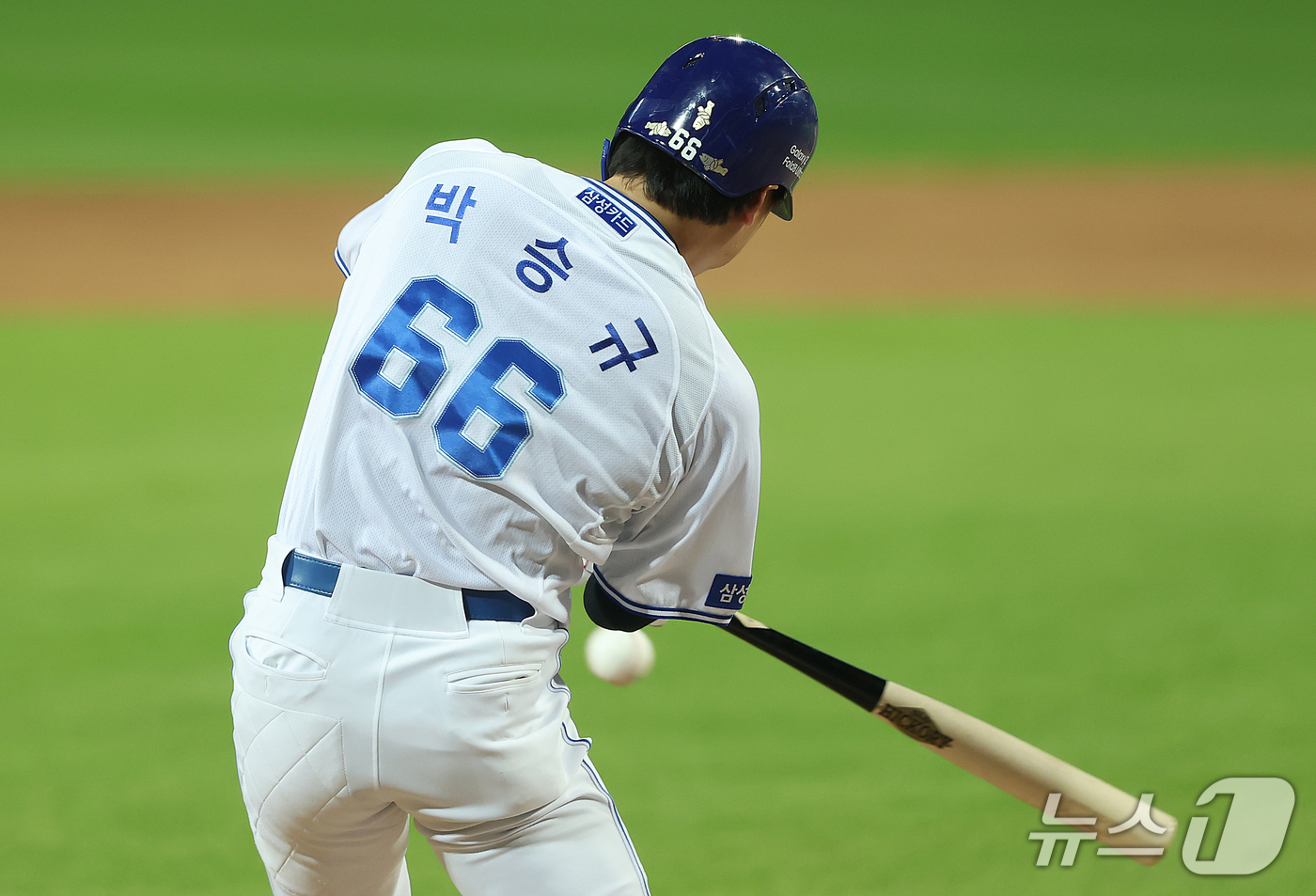 (대구=뉴스1) 공정식 기자 = 27일 오후 대구 삼성라이온즈파크에서 열린 프로야구 2026 신한 SOL KBO 포스트시즌 플레이오프 2차전 KIA 타이거즈와 삼성 라이온즈의 경기 …