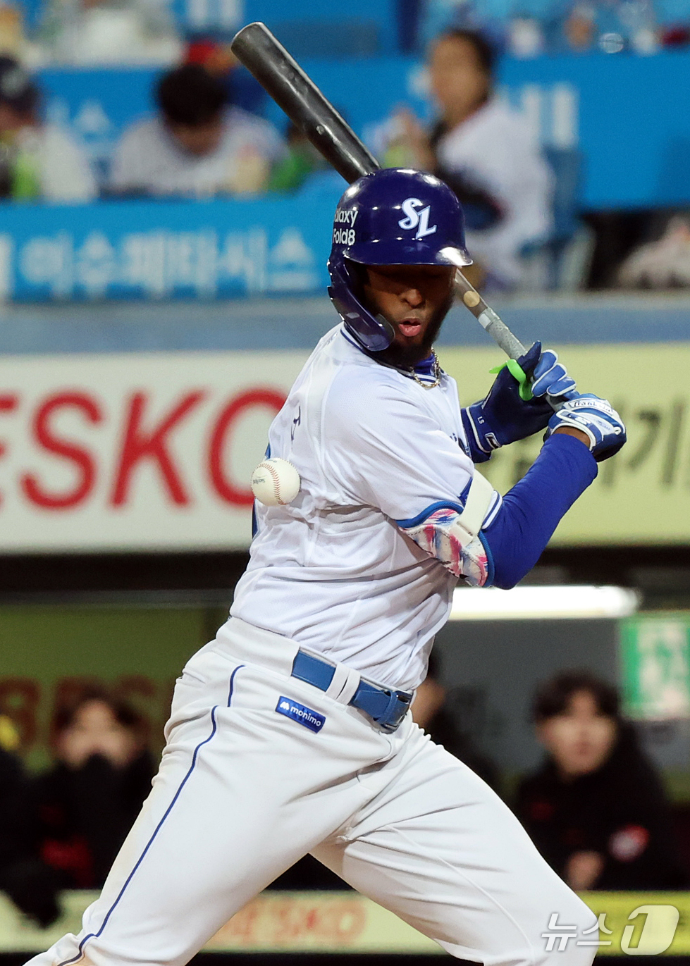 (대구=뉴스1) 김진환 기자 = 27일 오후 대구 삼성라이온즈파크에서 열린 프로야구 2026 신한 SOL KBO 포스트시즌 플레이오프 2차전 KIA 타이거즈와 삼성 라이온즈의 경기 …