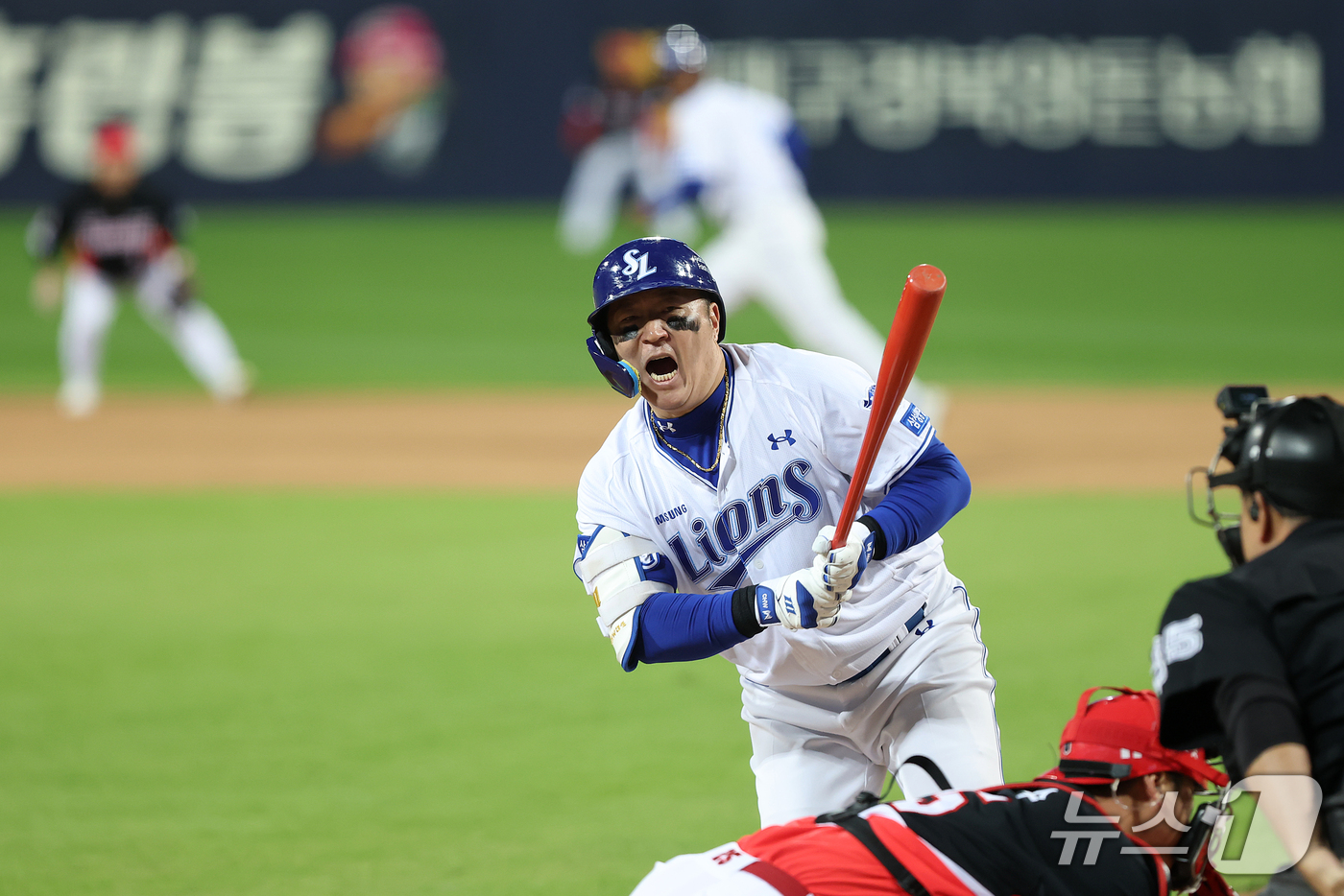 (대구=뉴스1) 공정식 기자 = 27일 오후 대구 삼성라이온즈파크에서 열린 프로야구 2026 신한 SOL KBO 포스트시즌 플레이오프 2차전 KIA 타이거즈와 삼성 라이온즈의 경기 …
