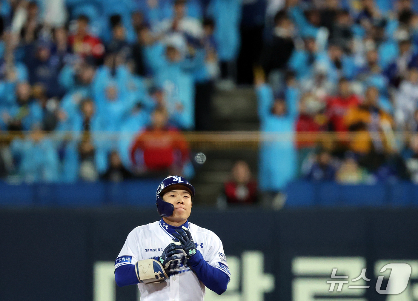 (대구=뉴스1) 김진환 기자 = 27일 오후 대구 삼성라이온즈파크에서 열린 프로야구 2026 신한 SOL KBO 포스트시즌 플레이오프 2차전 KIA 타이거즈와 삼성 라이온즈의 경기 …