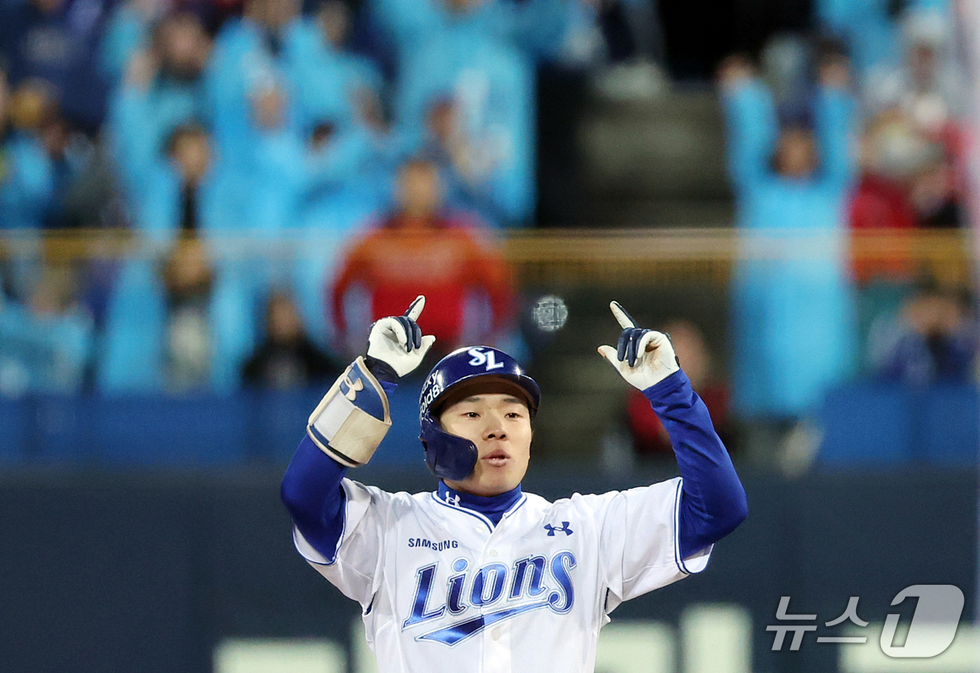 (대구=뉴스1) 김진환 기자 = 27일 오후 대구 삼성라이온즈파크에서 열린 프로야구 2026 신한 SOL KBO 포스트시즌 플레이오프 2차전 KIA 타이거즈와 삼성 라이온즈의 경기 …