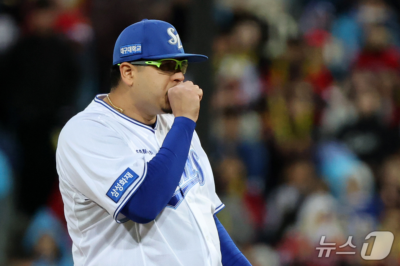 (대구=뉴스1) 김진환 기자 = 27일 오후 대구 삼성라이온즈파크에서 열린 프로야구 2026 신한 SOL KBO 포스트시즌 플레이오프 2차전 KIA 타이거즈와 삼성 라이온즈의 경기 …