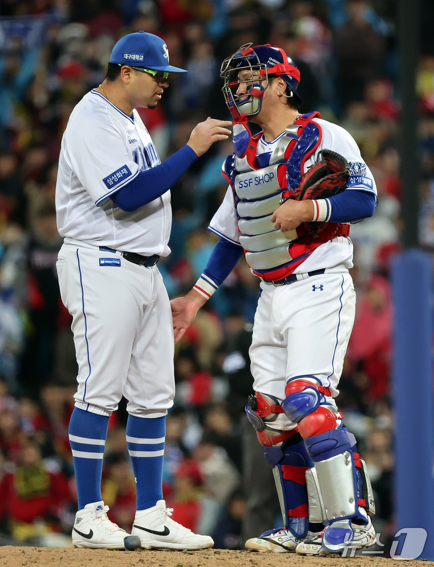 (대구=뉴스1) 김진환 기자 = 27일 오후 대구 삼성라이온즈파크에서 열린 프로야구 2026 신한 SOL KBO 포스트시즌 플레이오프 2차전 KIA 타이거즈와 삼성 라이온즈의 경기 …
