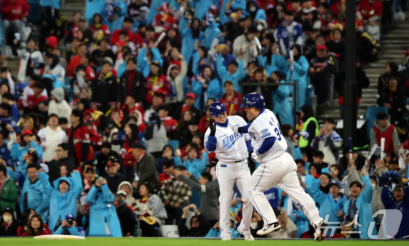 (대구=뉴스1) 김진환 기자 = 27일 오후 대구 삼성라이온즈파크에서 열린 프로야구 2026 신한 SOL KBO 포스트시즌 플레이오프 2차전 KIA 타이거즈와 삼성 라이온즈의 경기 …