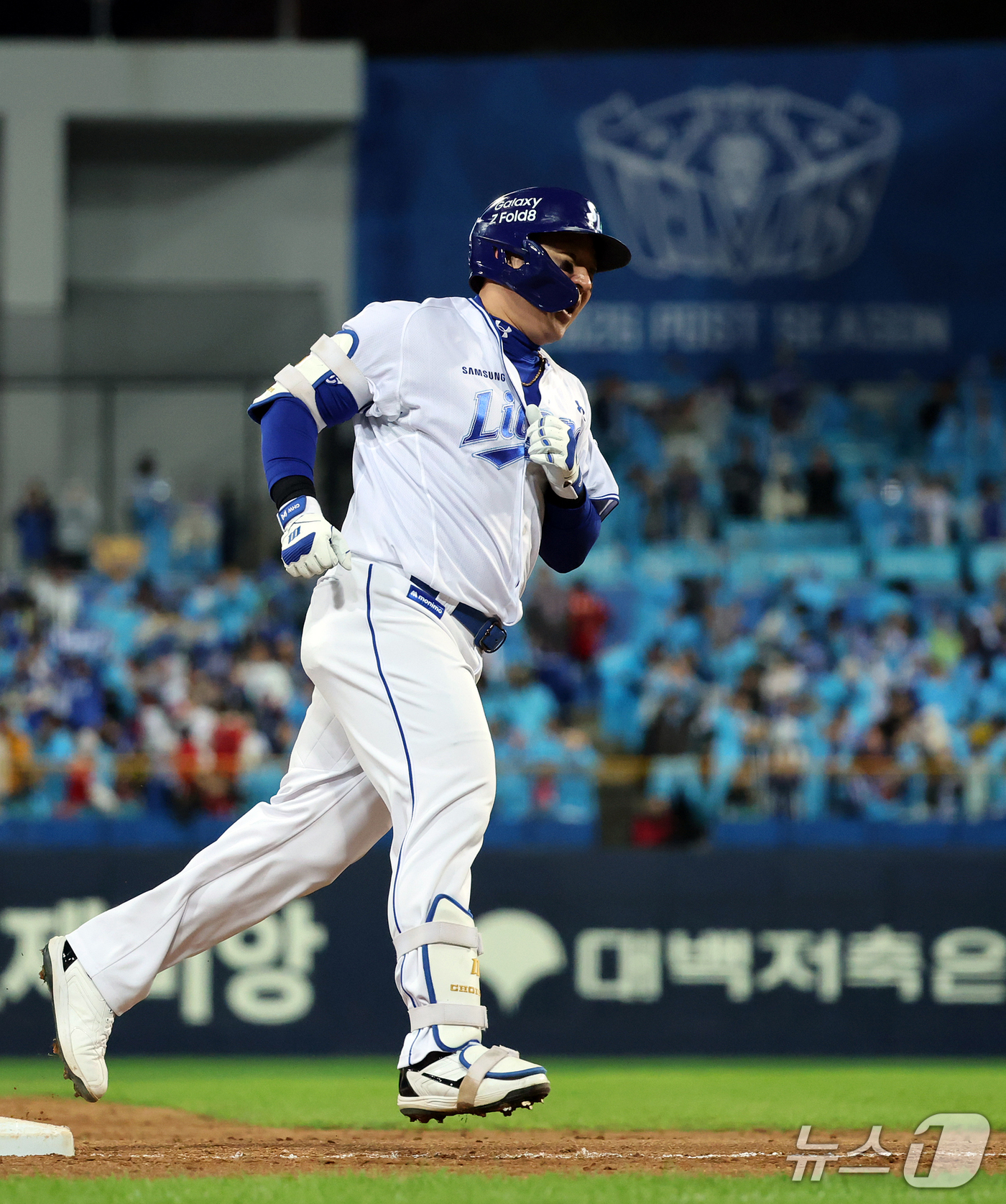 (대구=뉴스1) 김진환 기자 = 27일 오후 대구 삼성라이온즈파크에서 열린 프로야구 2026 신한 SOL KBO 포스트시즌 플레이오프 2차전 KIA 타이거즈와 삼성 라이온즈의 경기 …
