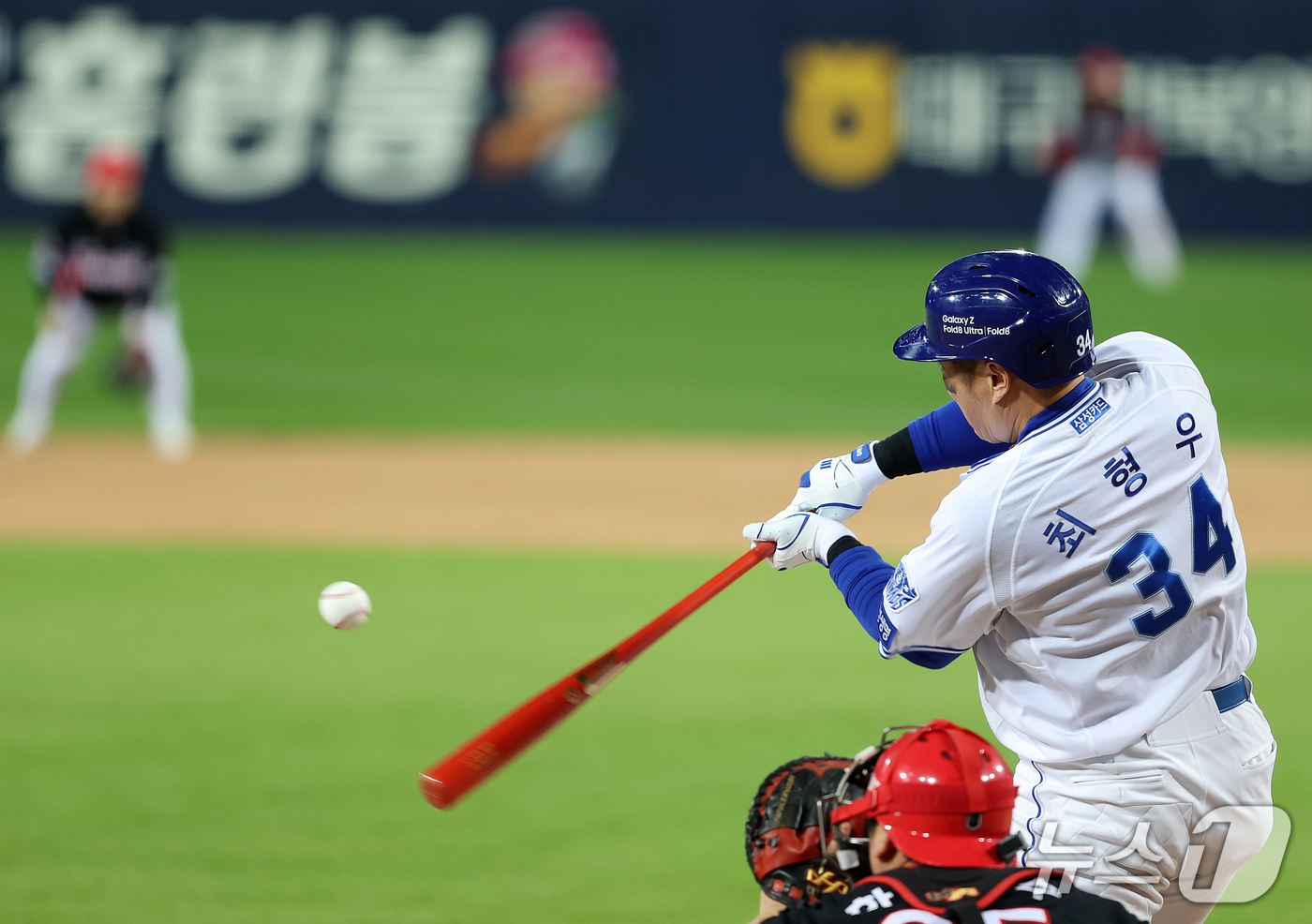 (대구=뉴스1) 공정식 기자 = 27일 오후 대구 삼성라이온즈파크에서 열린 프로야구 2026 신한 SOL KBO 포스트시즌 플레이오프 2차전 KIA 타이거즈와 삼성 라이온즈의 경기 …
