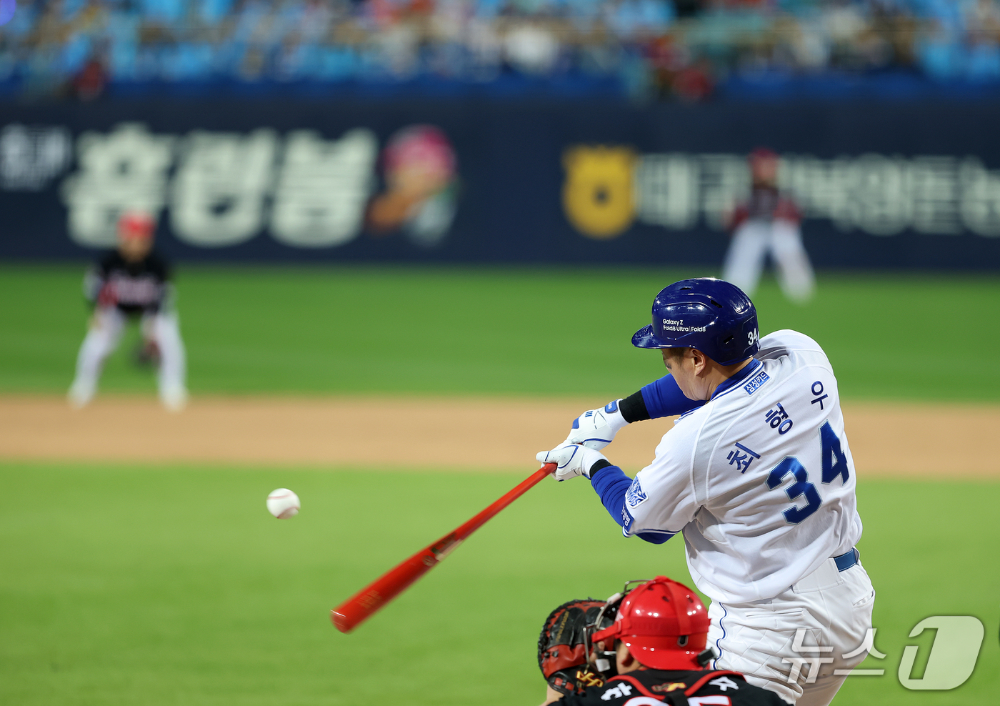 (대구=뉴스1) 공정식 기자 = 27일 오후 대구 삼성라이온즈파크에서 열린 프로야구 2026 신한 SOL KBO 포스트시즌 플레이오프 2차전 KIA 타이거즈와 삼성 라이온즈의 경기 …
