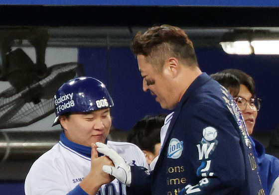 최형우 엄지척
