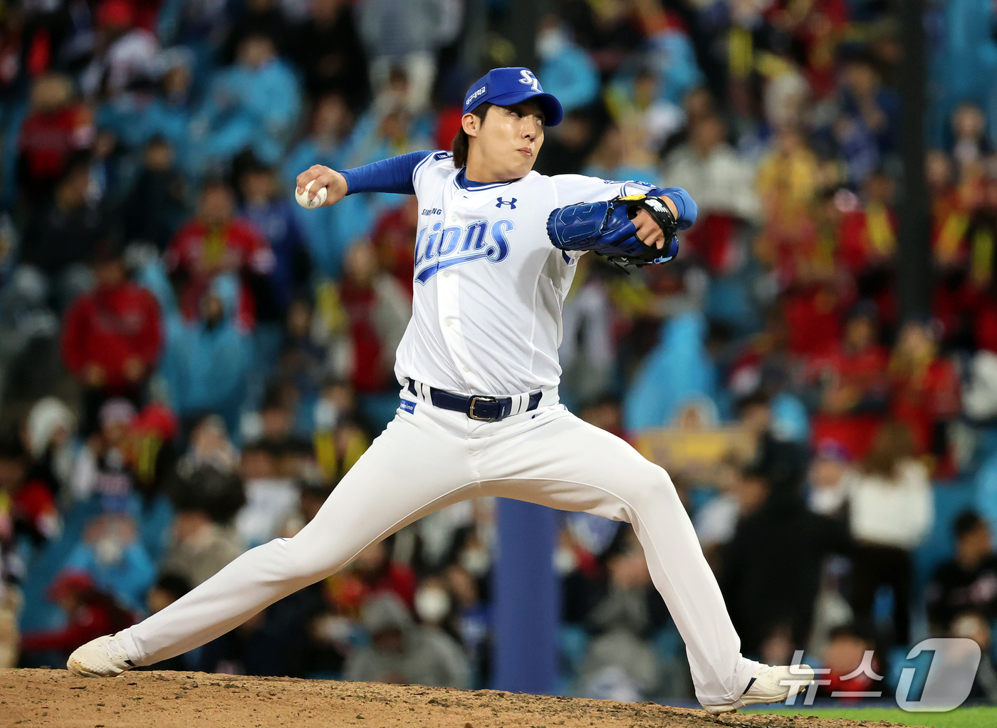 (대구=뉴스1) 김진환 기자 = 27일 오후 대구 삼성라이온즈파크에서 열린 프로야구 2026 신한 SOL KBO 포스트시즌 플레이오프 2차전 KIA 타이거즈와 삼성 라이온즈의 경기 …