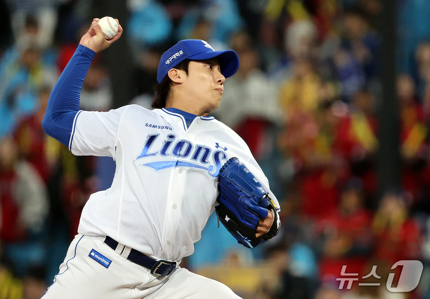 (대구=뉴스1) 김진환 기자 = 27일 오후 대구 삼성라이온즈파크에서 열린 프로야구 2026 신한 SOL KBO 포스트시즌 플레이오프 2차전 KIA 타이거즈와 삼성 라이온즈의 경기 …
