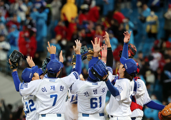 삼성, 8대3 승리하며 시리즈 1대1 균형