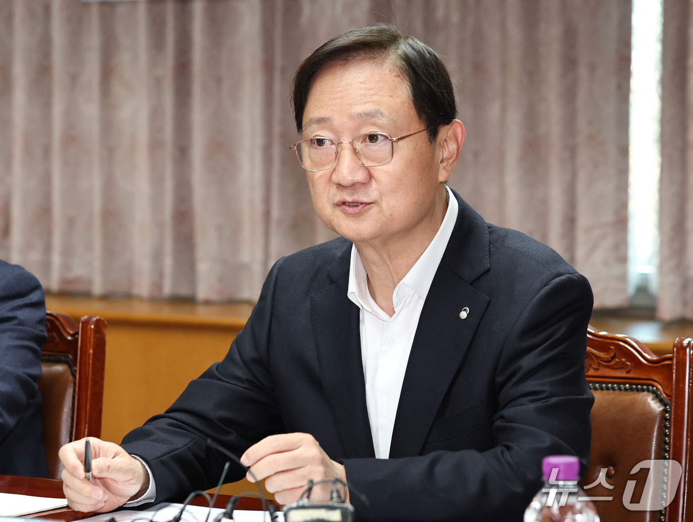 (서울=뉴스1) 이종수 기자 = 이찬진 금융감독원장이 28일 오전 서울 영등포구 금융감독원에서 열린 8대 은행지주 이사회 의장 조찬 간담회에서 발언하고 있다. 2026.10.28/ …
