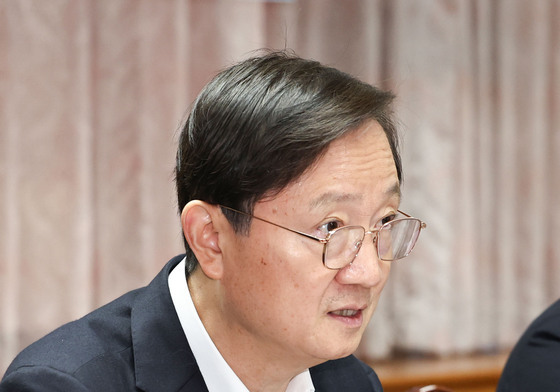 은행지주 이사회 의장 조찬 간담회에서 발언하는 이찬진 금감원장