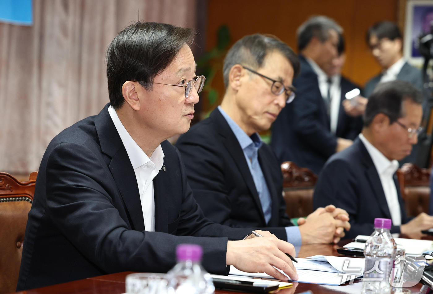 (서울=뉴스1) 이종수 기자 = 이찬진 금융감독원장이 28일 오전 서울 영등포구 금융감독원에서 열린 8대 은행지주 이사회 의장 조찬 간담회에서 모두발언하고 있다. 2026.10.2 …