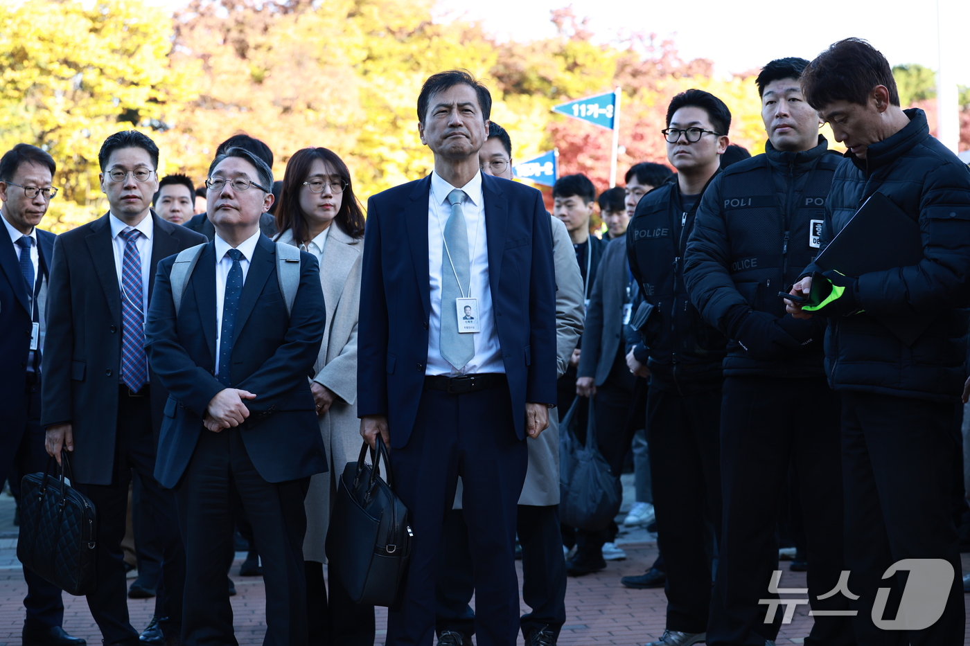 (서울=뉴스1) 구윤성 기자 = 6·3 지방선거 투표용지 부족사태 등을 수사하는 이태한 특별검사가 28일 투표지 247만여장의 위조 여부 등 검증을 위해 서울 송파구 올림픽공원에 …