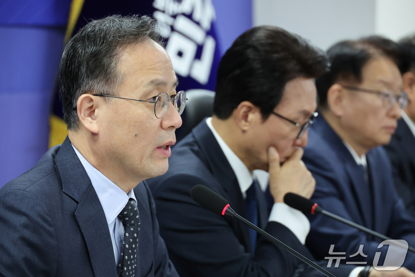 (서울=뉴스1) 신웅수 기자 = 이형일 경제부총리 겸 재정경제부 장관이 28일 서울 여의도 국회 의원회관에서 열린 가상자산과세 당정협의회에서 발언하고 있다. 2026.10.28/뉴 …