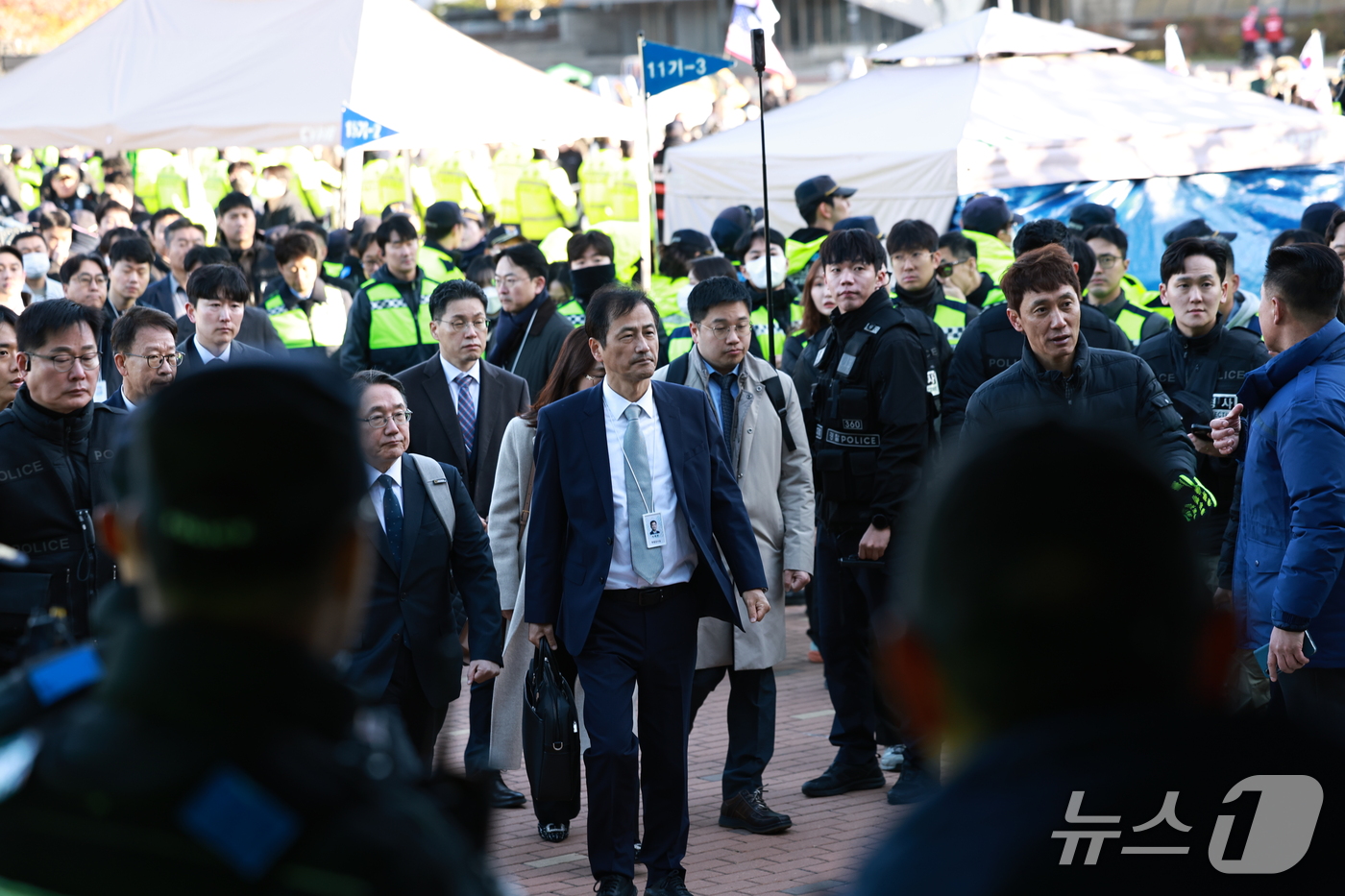 (서울=뉴스1) 구윤성 기자 = 6·3 지방선거 투표용지 부족사태 등을 수사하는 이태한 특별검사가 28일 투표지 247만여장의 위조 여부 등 검증을 위해 서울 송파구 올림픽공원 핸 …