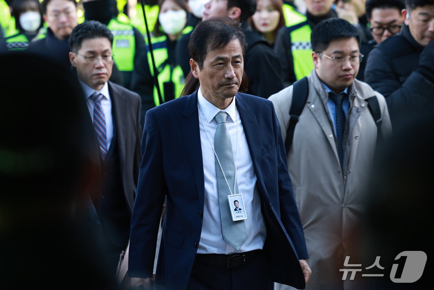 (서울=뉴스1) 구윤성 기자 = 6·3 지방선거 투표용지 부족사태 등을 수사하는 이태한 특별검사가 28일 투표지 247만여장의 위조 여부 등 검증을 위해 서울 송파구 올림픽공원 핸 …